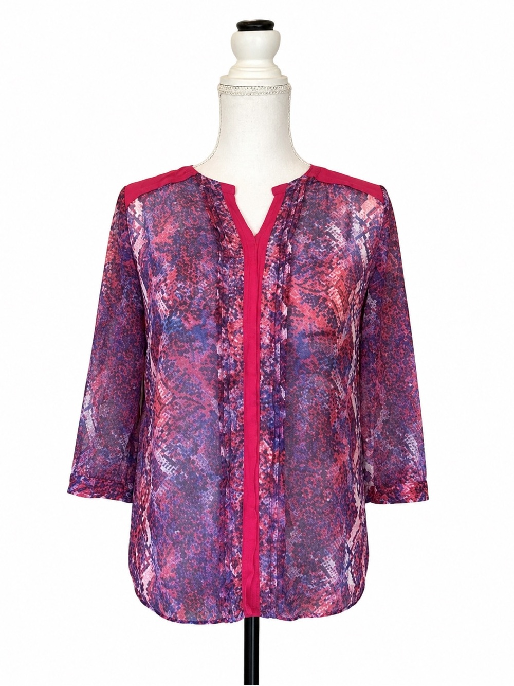 Tahari printed pin tuck blouse. Purple. Medium